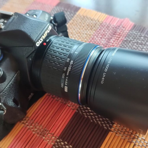 Olympus E420 DSLR camera like new with 2 lenses 17.5-45mm & 40-150mm telephoto