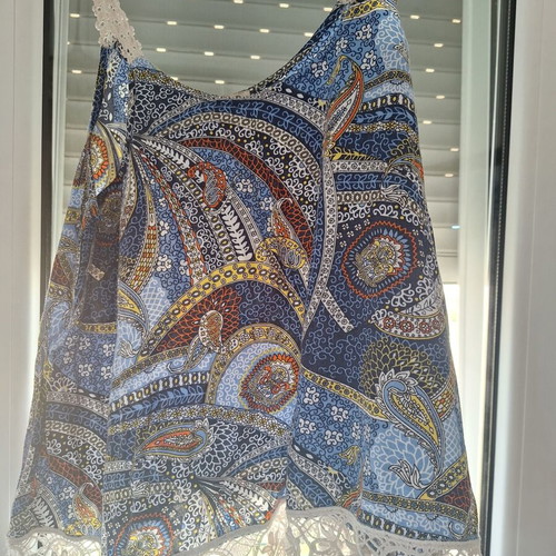 T-shirt used, blue multicolor, size M