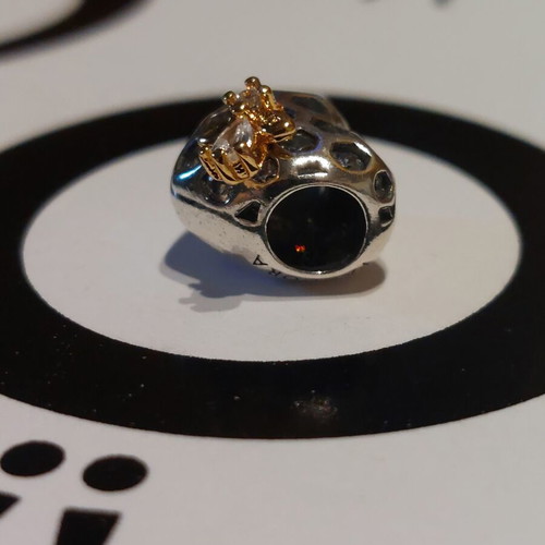 Pandora charm heart new with honeycomb design and white zirconia