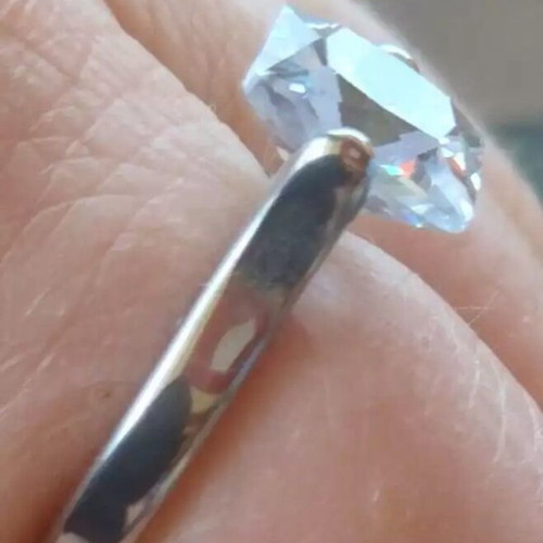 Eli Ring new with large faceted white diamond