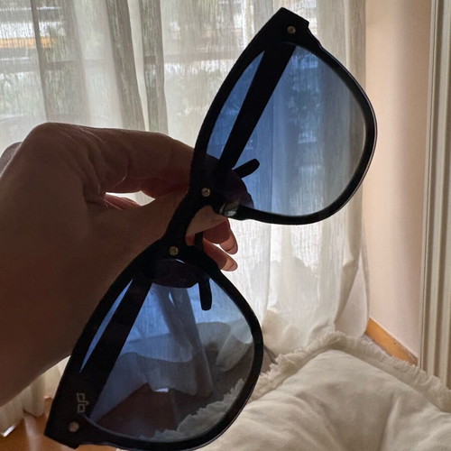 Ojo sunglasses like new with blue lens and UV protection