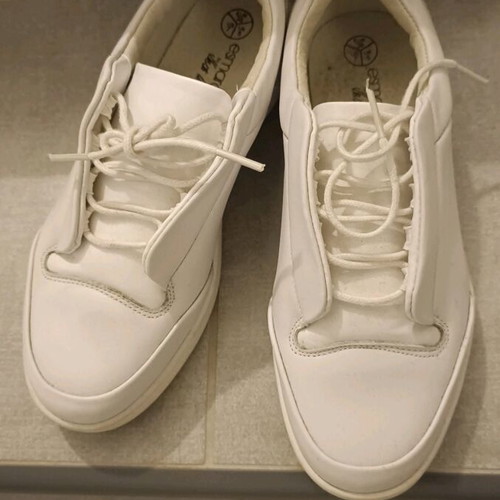 Sneakers athletic white shoes like new, size 38