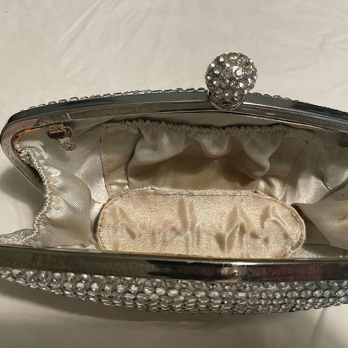 Accesorize x Claudia Schiffer vintage clutch bag used, white and silver