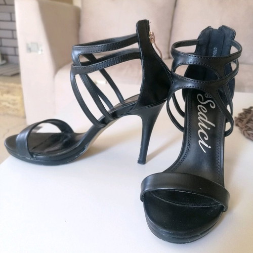 Sedici black sandals used, size 37, with straps and zipper