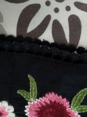Shorts like new with embroidery and unique colors, size S