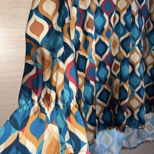 Oversized multicolor shirt with ruffled sleeves