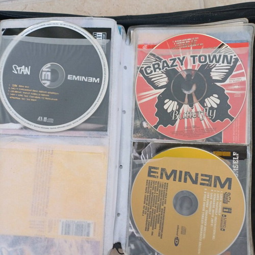 CD singles used, pack of 24 assorted