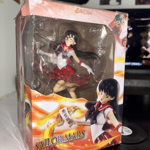 Sailor Mars figure used, box damaged
