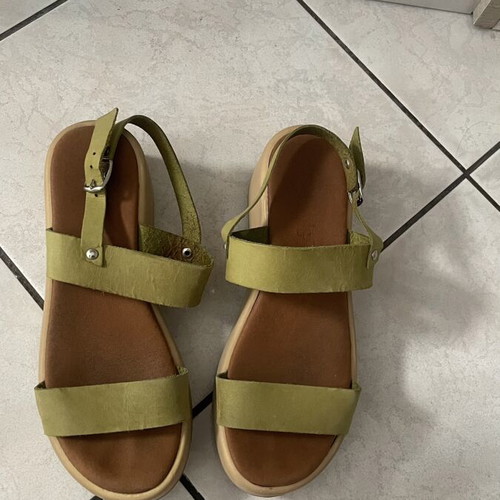 Green platform sandals, size 37