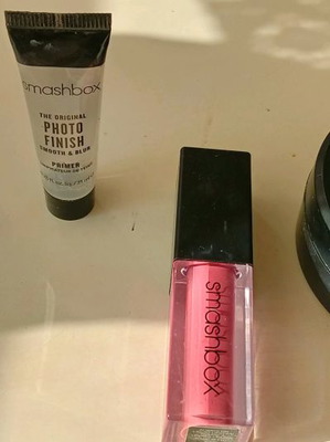 Smashbox lipstick, primer and powder set used