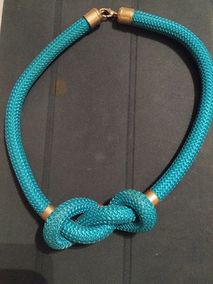 Necklace in turquoise with cord like new