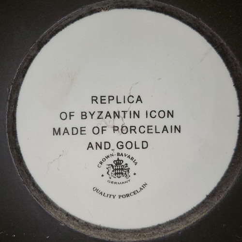 Porcelain and gold image used