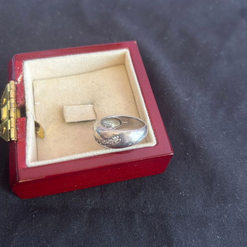 Silver 925 ring used with white stones