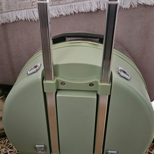 Pet carrier trolley like new with wheels and ventilation