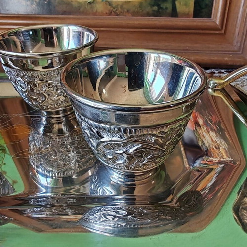 Silver-plated sake set like new with 4 cups and tray with brass handles