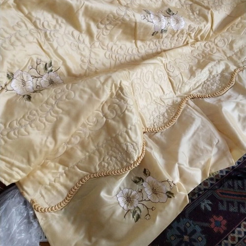 Satin quilt set new with pillowcases and baby blanket