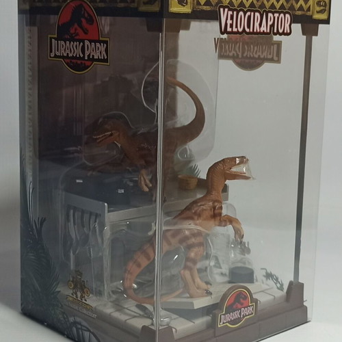 The Noble Collection Jurassic Park Velociraptors PVC Diorama Set new