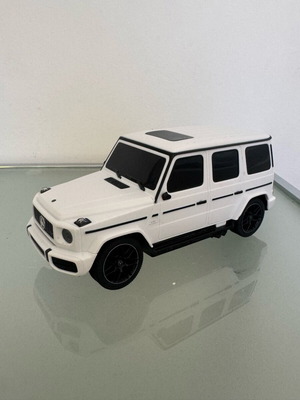 Rastar Mercedes AMG G63 1:24 model car like new without remote