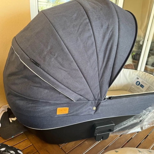 Baby stroller set 3 in 1 like new with carrycot and car seat