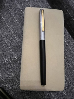 Vintage Parker 45 Classic fountain pen black, like new