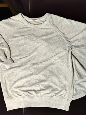 Bat sleeve t-shirt like new, grey, with one sleeve and cutouts