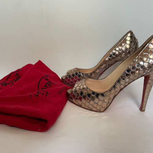 Christian Louboutin Metallic Heels size 38 used, bronze color