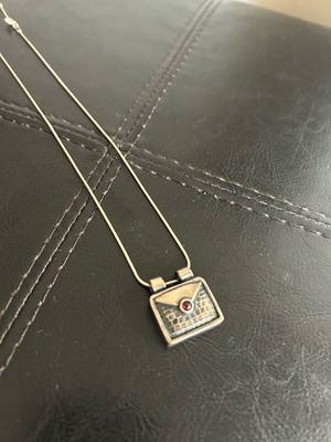 Women's necklace like new