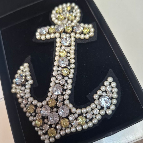 Pinko brooch new, stylish gold and silver design