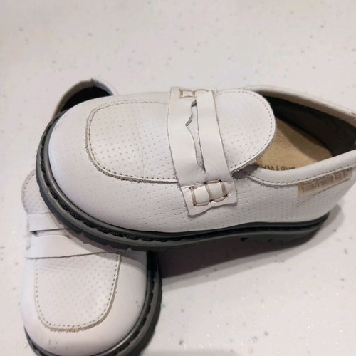 Babywalker moccasins white used, size 20 n