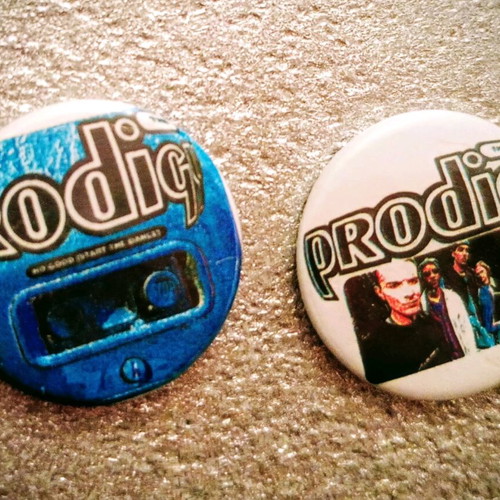 90's pins like new, set of 21 pieces