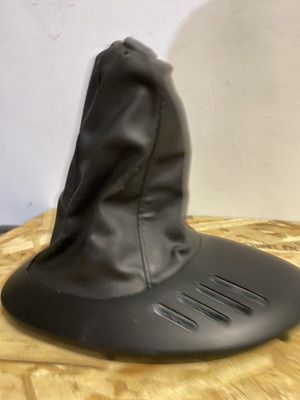 Gear shift boot Ford Escort mk6 used with small crack