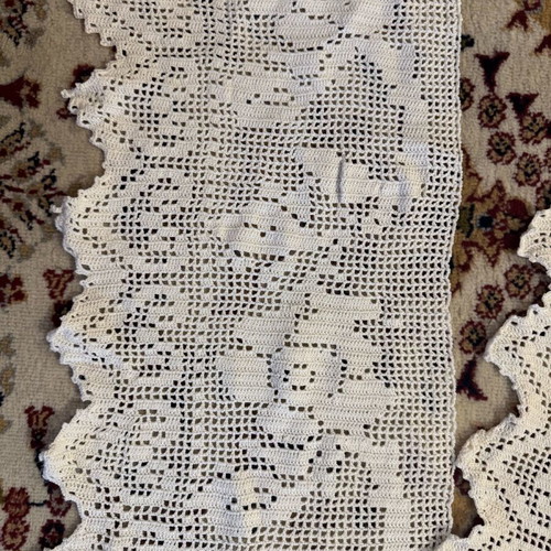 Large handmade lace like new white color