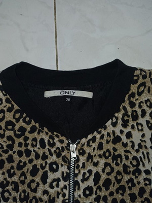 Leopard outerwear like new, size M, black and brown