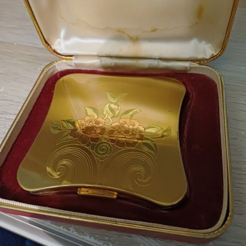 Antique powder case used (1920-1930)