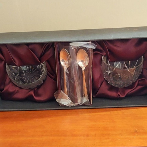 Set of two Waterford crystal bowls and two Newbridge Erns Ai silver-plated spoons new