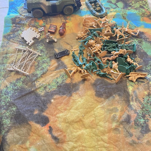Toy soldiers like new, pack