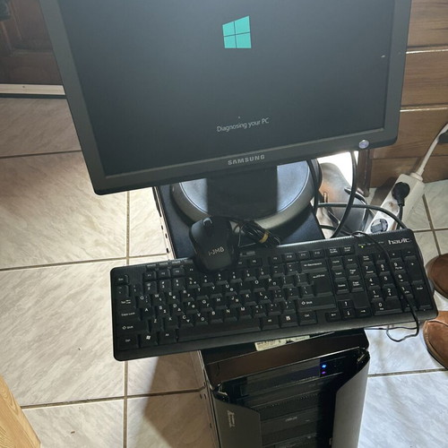 Descop computer used with 3 hard drives, tower and monitor