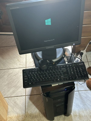 Descop computer used with 3 hard drives, tower and monitor