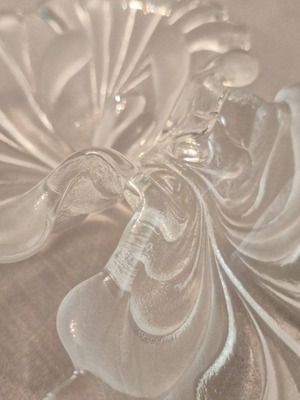 Serving bowl new crystal with leaf design
