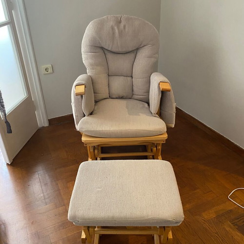 Nursing rocking chair with rocking footrest