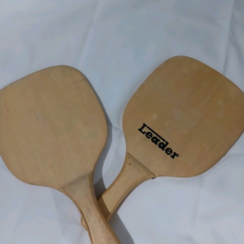 Beach rackets like new with free cap