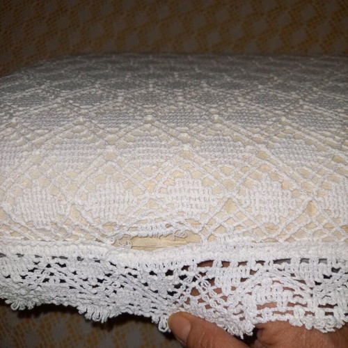 Patterned blanket with pillowcase, 2×2 m, lace trim