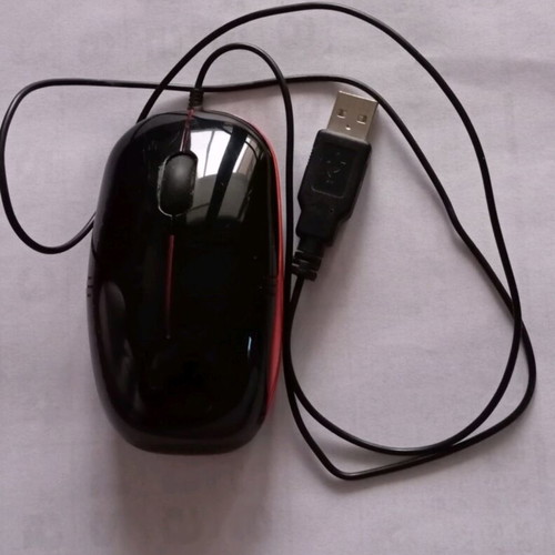 Optical USB mouse like new, compact black and red design