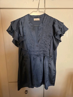 Regalinas blue satin blouse like new, small
