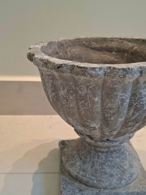 Ceramic planter gray like new