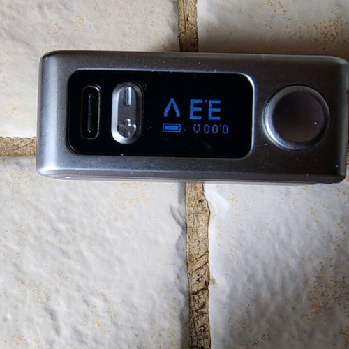 Eleaf Mini iStick2 electric cigarette used, box mod with 1100mAh battery