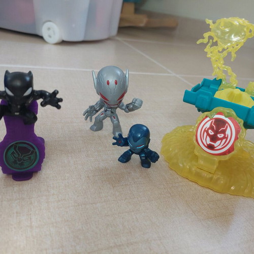 Marvel Stunt Squad figures like new, pack of 4 pieces