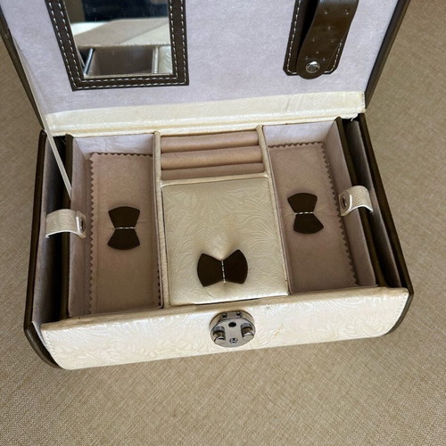 Jewelry box case with drawers, mirror and keys like new