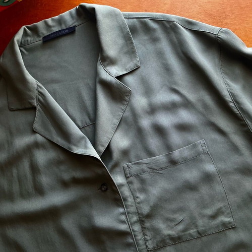 Dirty Laundry green shirt, size M
