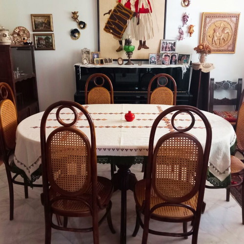 Dining set used, round table with 6 chairs and extension
